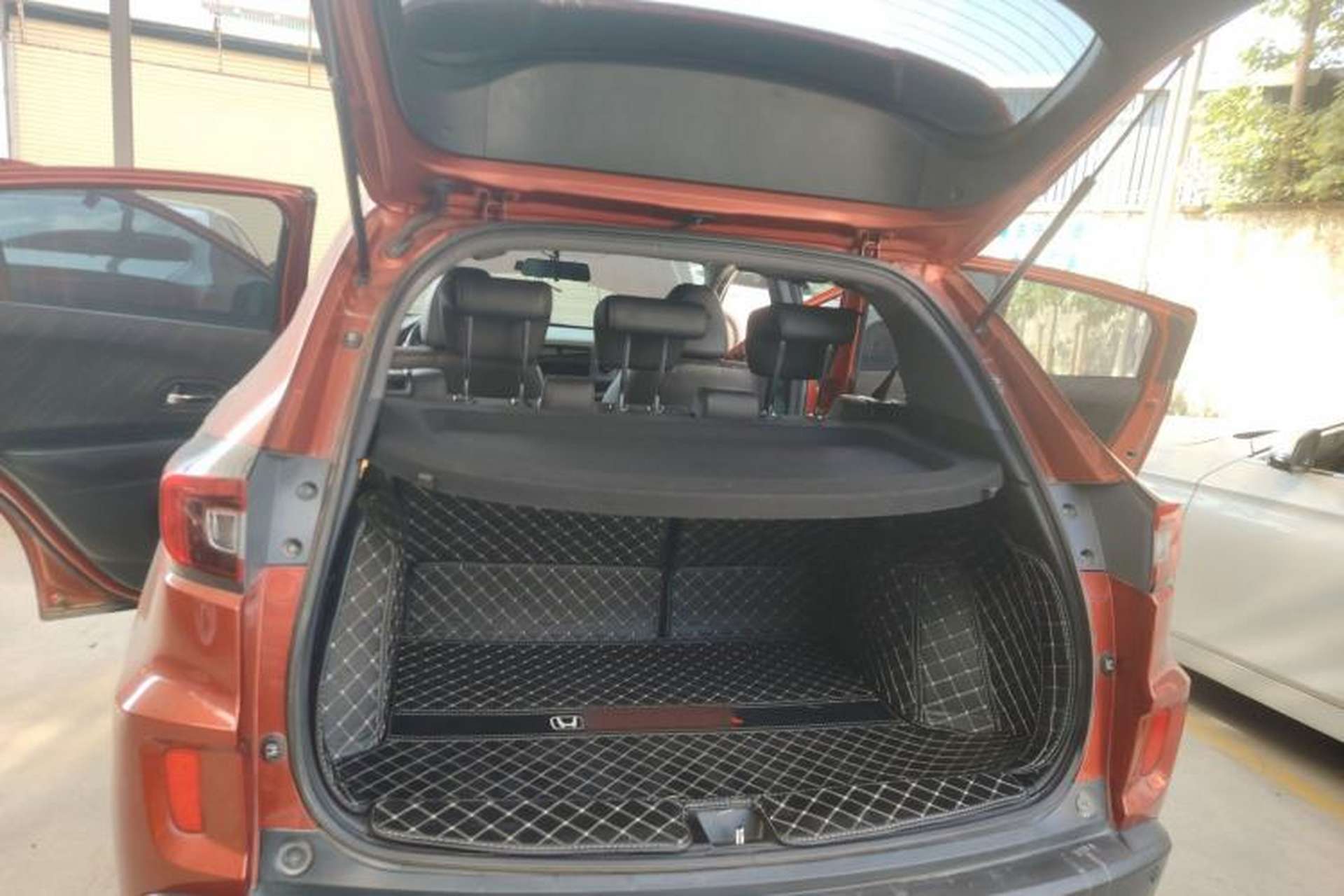 Used Honda XR-V 2017 1.5L LXi CVT Classic Edition Trunk