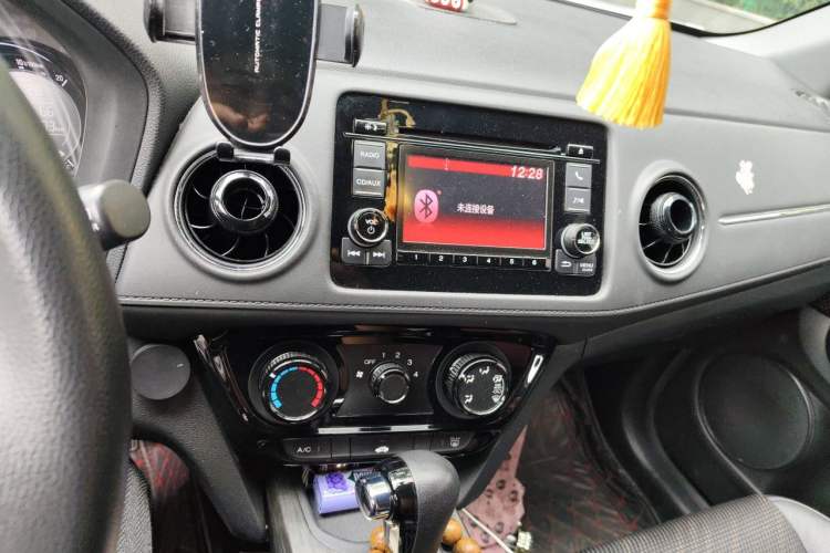 Used Honda XR-V 2017 1.5L LXi CVT Classic Edition Audio And AC Panel