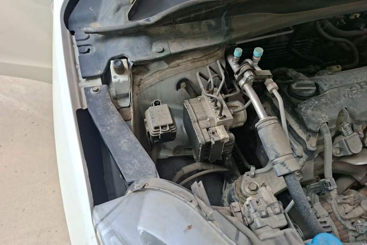 Used Honda XR-V 2017 1.8L EXi CVT Comfort Version Engine Bay Right