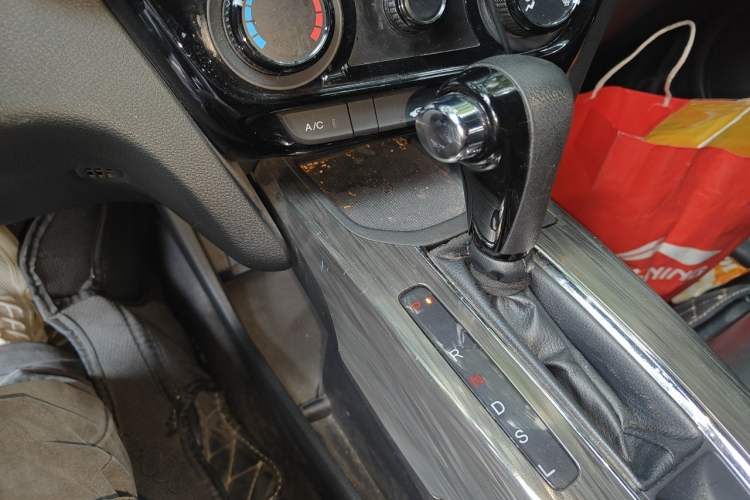 Used Honda XR-V 2017 1.5L LXi CVT Classic Edition Gear Lever