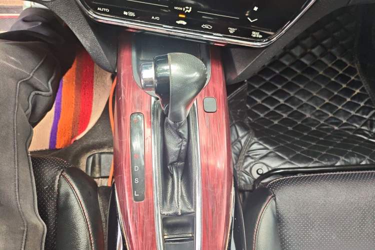 Used Honda XR-V 2017 1.8L VTi CVT Luxury Edition Gear Lever