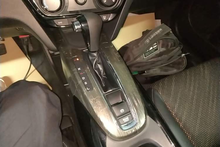Used Honda XR-V 2017 1.5L LXi CVT Classic Edition Gear Lever