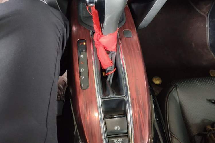 Used Honda XR-V 2017 1.8L VTi CVT Luxury Edition Gear Lever