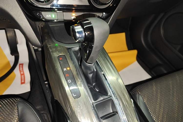 Used Honda XR-V 2017 1.5L LXi CVT Classic Edition Gear Lever