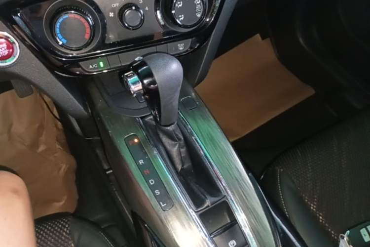 Used Honda XR-V 2017 1.8L EXi CVT Comfort Version Gear Lever