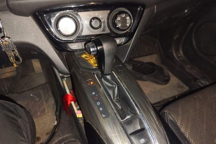 Used Honda XR-V 2017 1.5L LXi CVT Classic Edition Gear Lever