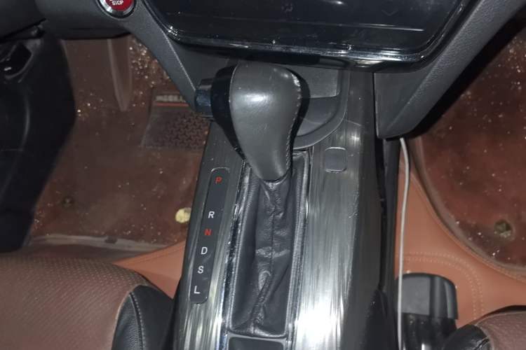 Used Honda XR-V 2017 1.8L VTi CVT Luxury Edition Gear Lever