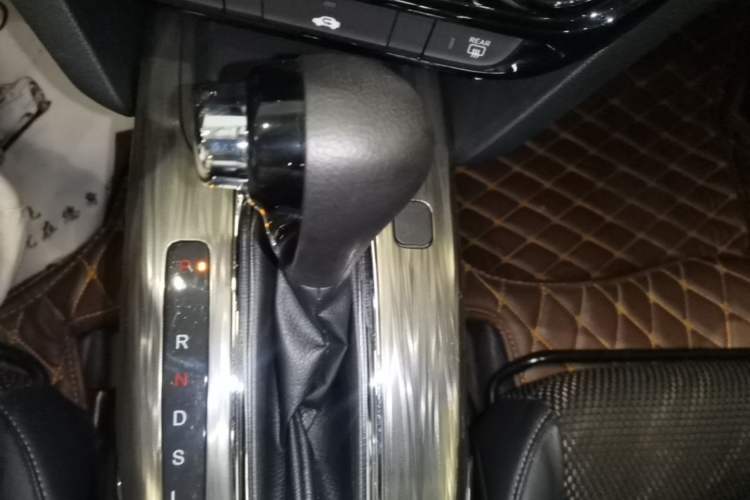 Used Honda XR-V 2017 1.8L EXi CVT Comfort Version Gear Lever