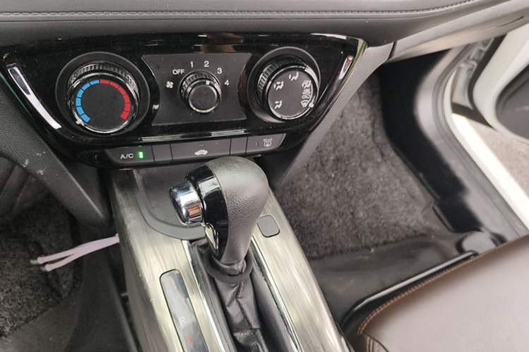 Used Honda XR-V 2017 1.5L LXi CVT Classic Edition Gear Lever