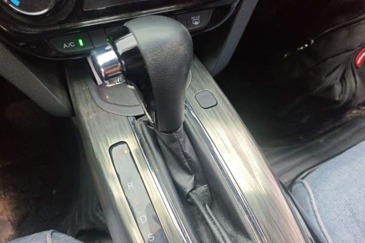 Used Honda XR-V 2017 1.5L LXi CVT Classic Edition Gear Lever