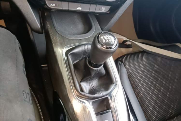 Used Honda XR-V 2017 1.5L LXi Manual Classic Edition Gear Lever