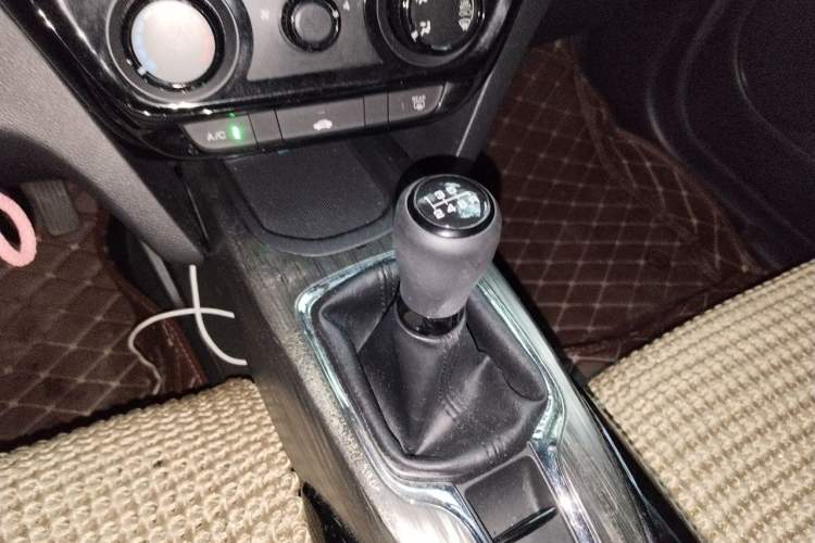 Used Honda XR-V 2017 1.5L LXi Manual Classic Edition Gear Lever