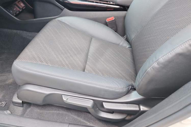 Used Honda XR-V 2017 1.5L LXi CVT Classic Edition Interior 6