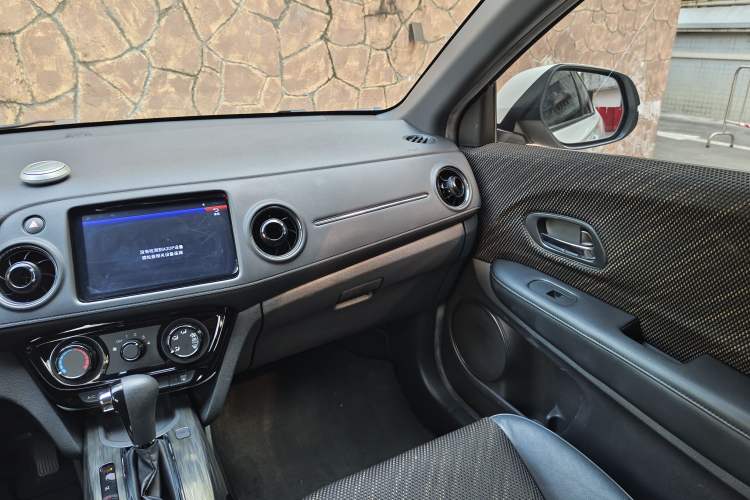 Used Honda XR-V 2017 1.5L LXi CVT Classic Edition Interior 8
