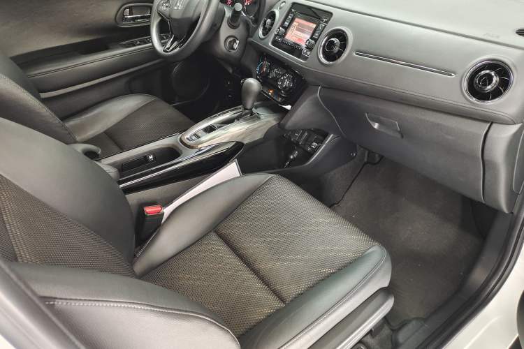 Used Honda XR-V 2017 1.5L LXi CVT Classic Edition Interior 9