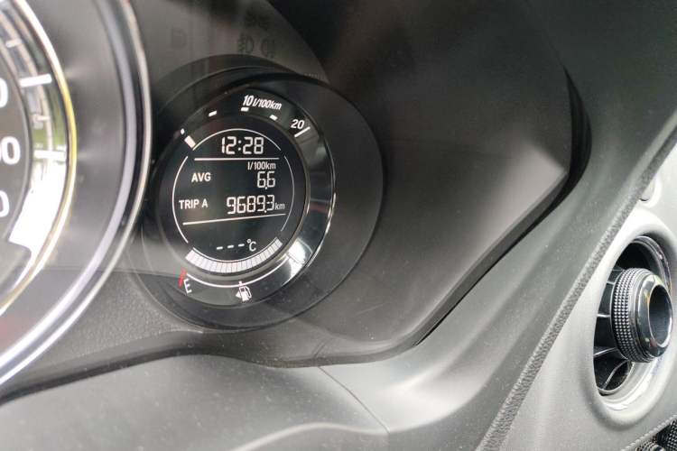 Used Honda XR-V 2017 1.5L LXi CVT Classic Edition Odometer Close Up