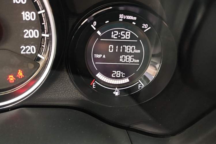 Used Honda XR-V 2017 1.5L LXi CVT Classic Edition Odometer Close Up