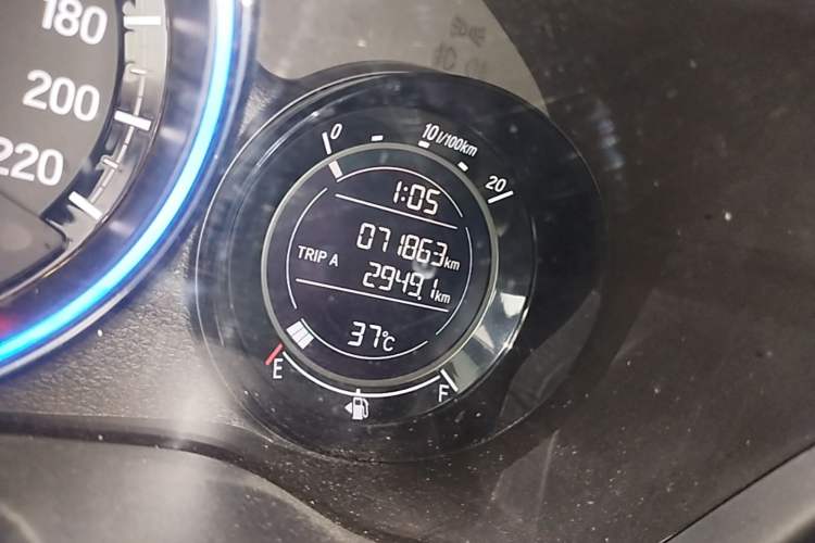 Used Honda XR-V 2017 1.5L LXi CVT Classic Edition Odometer Close Up