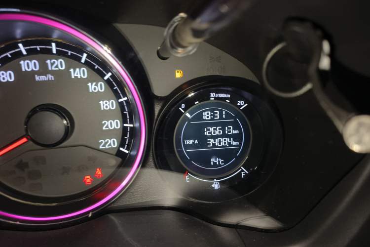 Used Honda XR-V 2017 1.5L LXi CVT Classic Edition Odometer Close Up