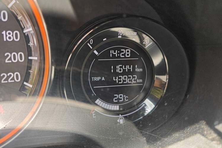 Used Honda XR-V 2017 1.5L LXi CVT Classic Edition Odometer Close Up