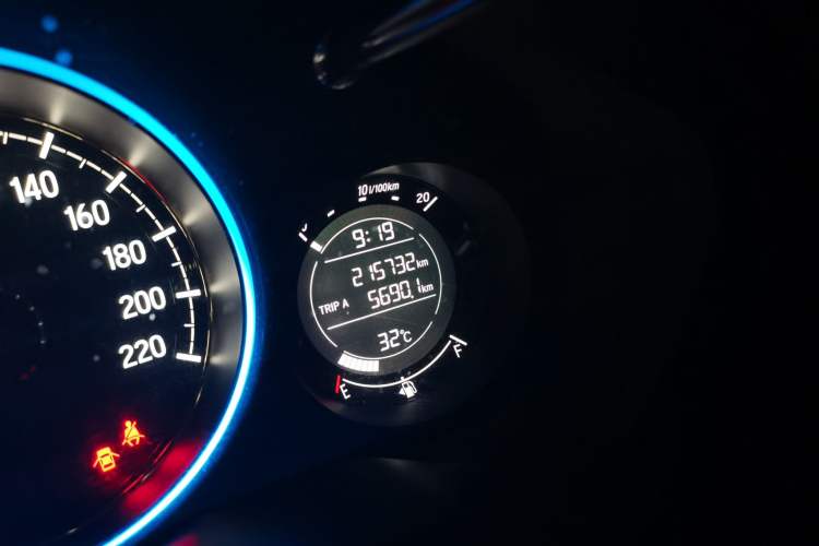 Used Honda XR-V 2017 1.5L LXi CVT Classic Edition Odometer Close Up