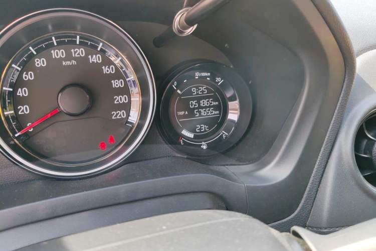 Used Honda XR-V 2017 1.5L LXi Manual Classic Edition Odometer Close Up