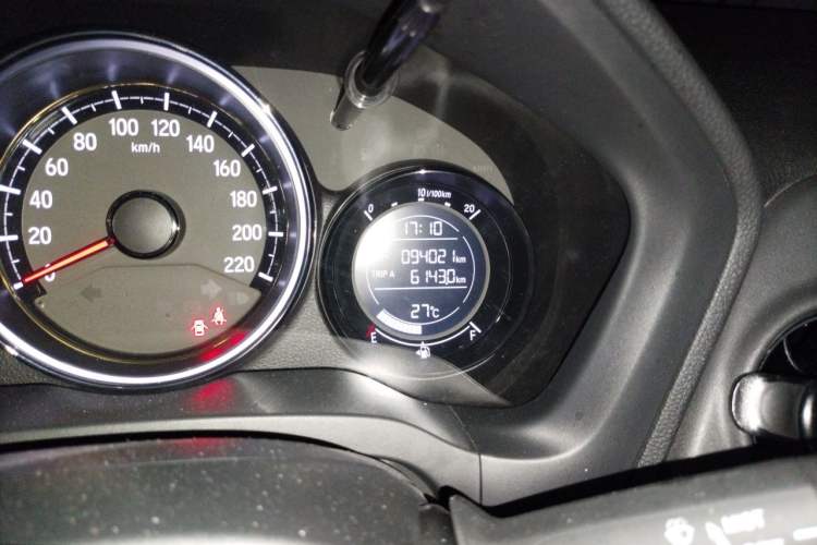 Used Honda XR-V 2017 1.5L LXi CVT Classic Edition Odometer Close Up