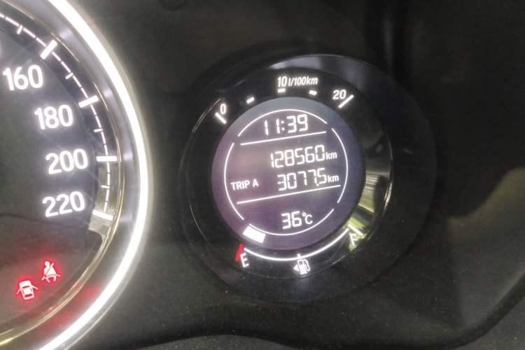 Used Honda XR-V 2017 1.5L LXi CVT Classic Edition Odometer Close Up