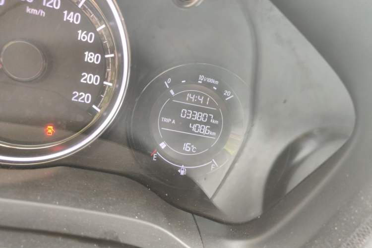 Used Honda XR-V 2017 1.8L EXi CVT Comfort Version Odometer Close Up