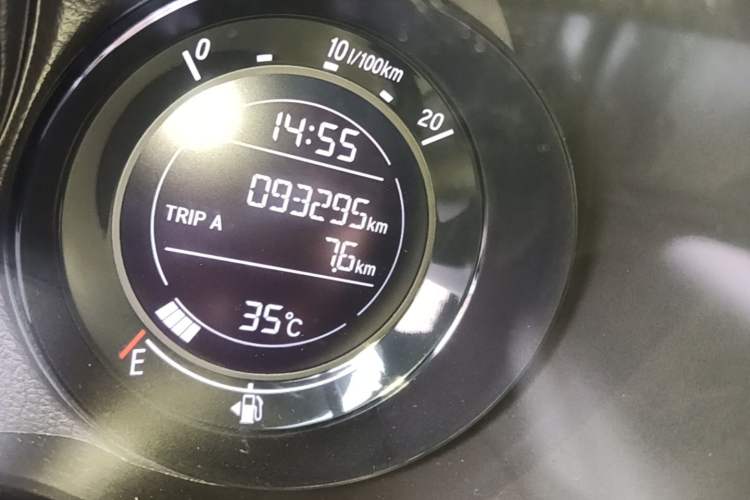 Used Honda XR-V 2017 1.5L LXi CVT Classic Edition Odometer Close Up