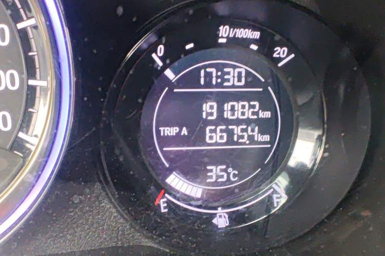 Used Honda XR-V 2017 1.5L LXi CVT Classic Edition Odometer Close Up
