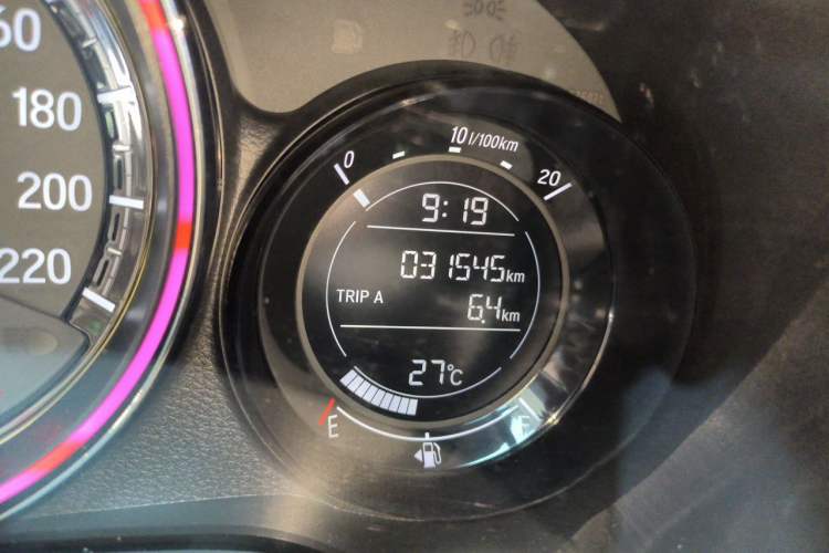 Used Honda XR-V 2017 1.5L LXi CVT Classic Edition Odometer Close Up