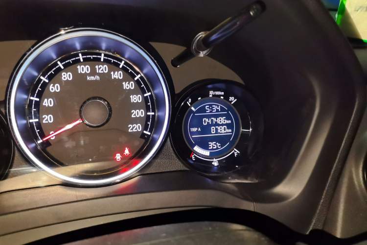 Used Honda XR-V 2017 1.5L LXi CVT Classic Edition Odometer Close Up