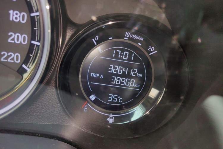 Used Honda XR-V 2017 1.5L LXi CVT Classic Edition Odometer Close Up