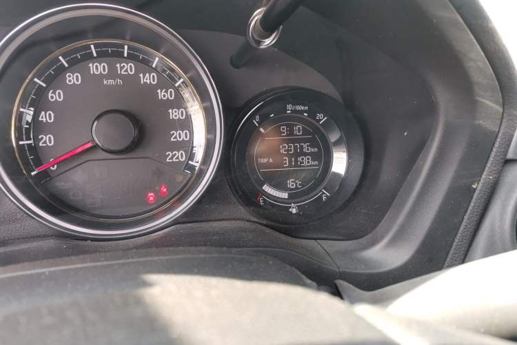 Used Honda XR-V 2017 1.5L LXi CVT Classic Edition Odometer Close Up