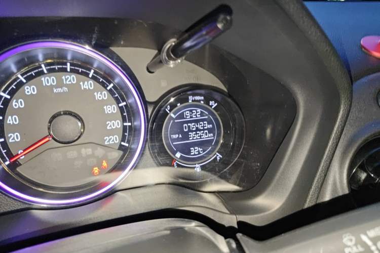 Used Honda XR-V 2017 1.8L EXi CVT Comfort Version Odometer Close Up