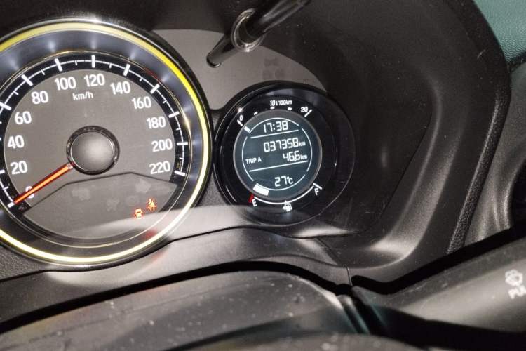 Used Honda XR-V 2017 1.5L LXi Manual Classic Edition Odometer Close Up