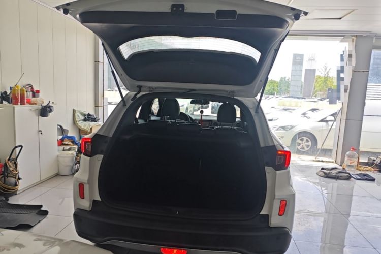 Used Honda XR-V 2017 1.5L LXi CVT Classic Edition Trunk