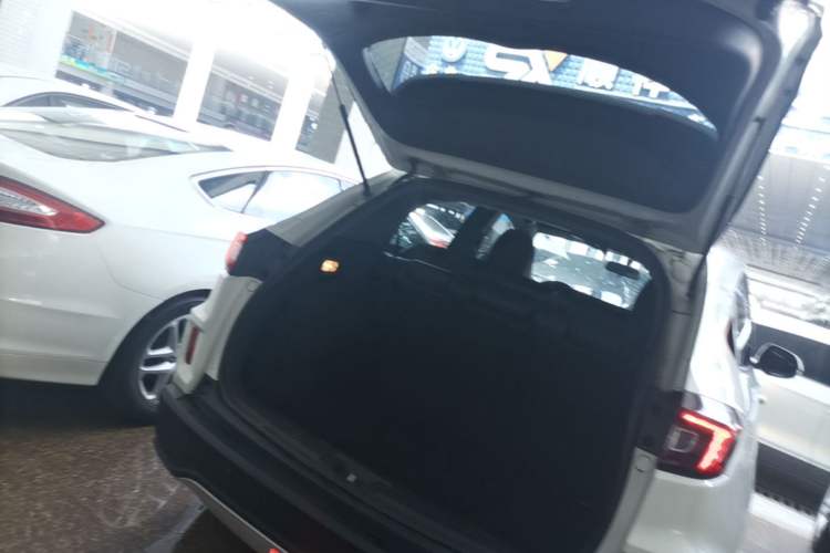 Used Honda XR-V 2017 1.5L LXi CVT Classic Edition Trunk