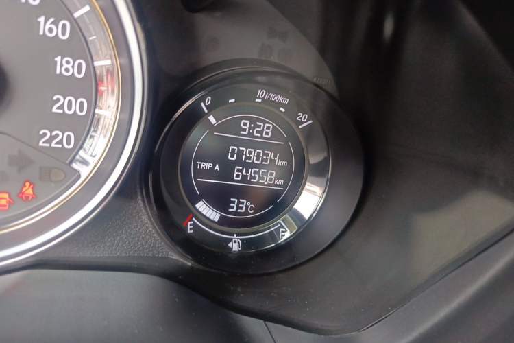Used Honda XR-V 2017 1.5L LXi CVT Classic Edition Odometer Close Up