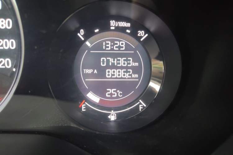 Used Honda XR-V 2017 1.5L LXi CVT Classic Edition Odometer Close Up