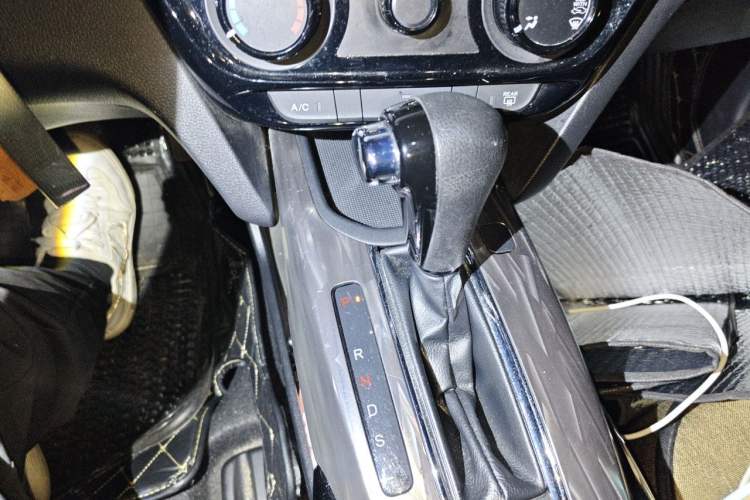 Used Honda XR-V 2019 1.5L CVT Comfort Version China VI Gear Lever