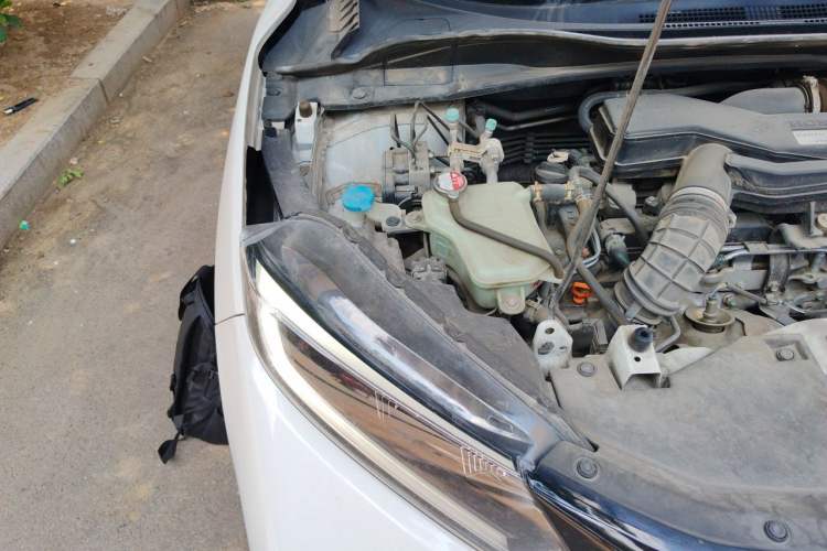 Used Honda XR-V 2019 220TURBO CVT Luxury Edition China VI Emission Standard Engine Bay Right