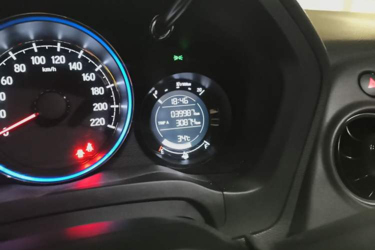 Used Honda XR-V 2019 220TURBO CVT Luxury Edition China VI Emission Standard Odometer Close Up