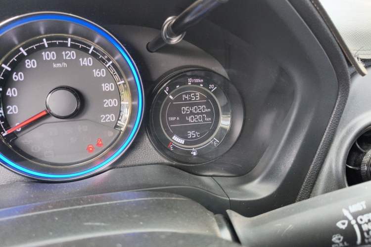 Used Honda XR-V 2019 220TURBO CVT Luxury Edition China VI Emission Standard Odometer Close Up