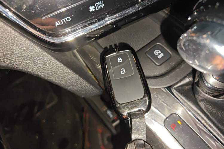 Used Honda XR-V 2019 220TURBO CVT Luxury Edition China VI Emission Standard Vehicle Key