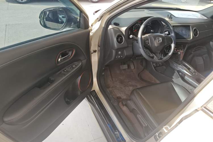 Used Honda XR-V 2020 220TURBO CVT Luxury Edition Driver Seat