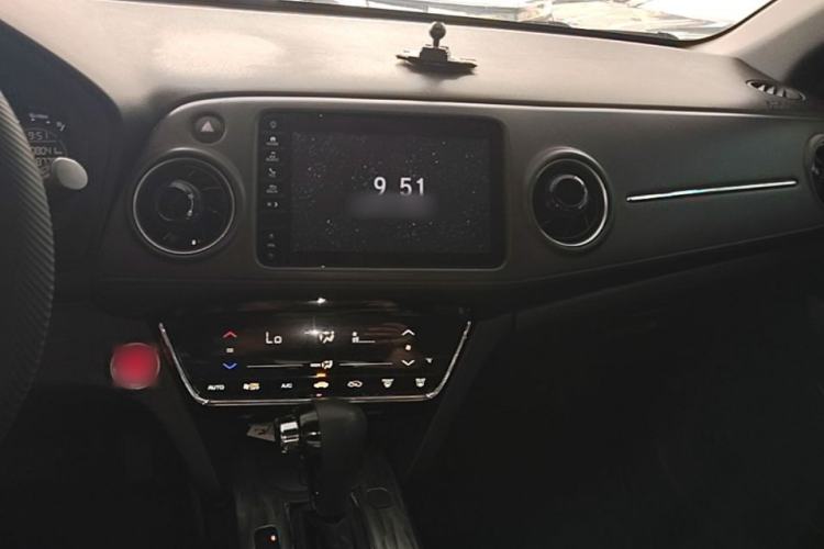 Used Honda XR-V 2020 220TURBO CVT Luxury Edition Center Console