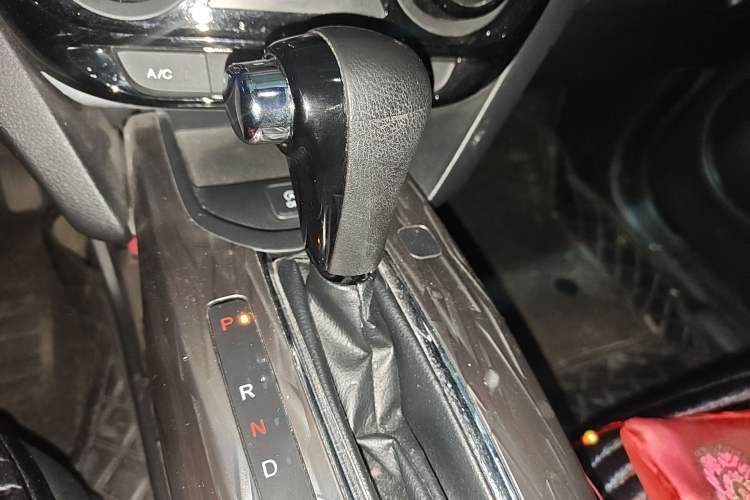 Used Honda XR-V 2020 1.5L CVT Luxury Edition Gear Lever