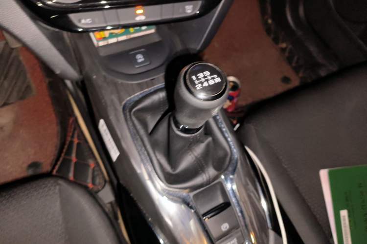 Used Honda XR-V 2020 1.5L Manual Classic Edition Gear Lever